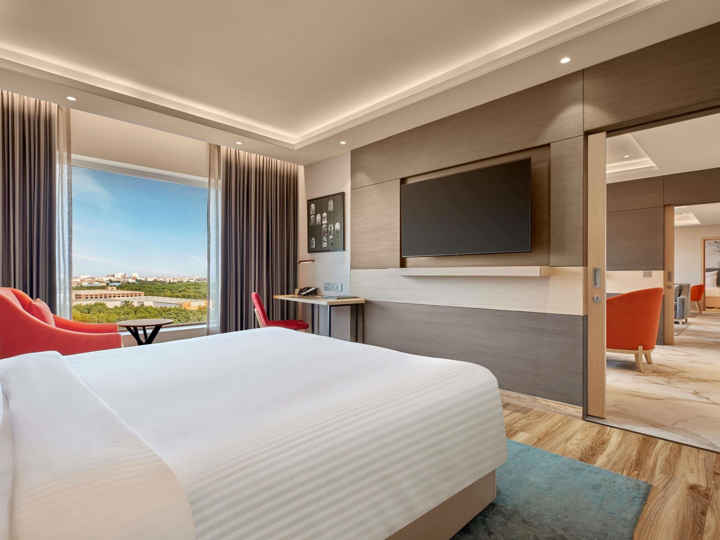 Minibar, caja de seguridad en la habitación y muebles diferentes 