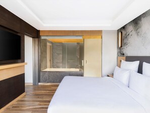 Minibar, caja de seguridad en la habitación y muebles diferentes 