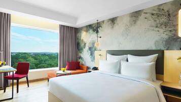 Frigobar, cofres nos quartos, individualmente mobiliados, escrivaninha