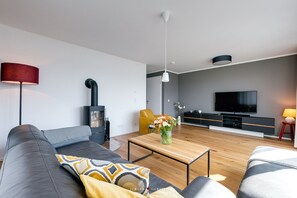 Tv, pejs, videobibliotek, stereoanlæg