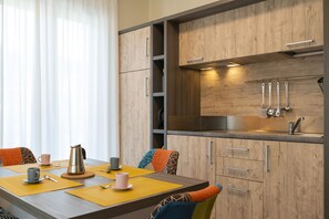 Family Quadruple Room | Private kitchen | Full-sized fridge, microwave, stovetop, electric kettle - Arvo Residence Sila Lorica (Casali del Manco)