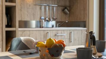 Familien-Vierbettzimmer | Eigene Küche | Großer Kühlschrank, Mikrowelle, Herdplatte, Wasserkocher