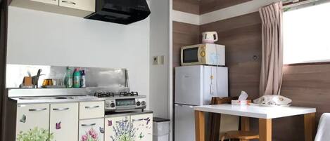 Fridge, microwave, stovetop, cookware/dishes/utensils