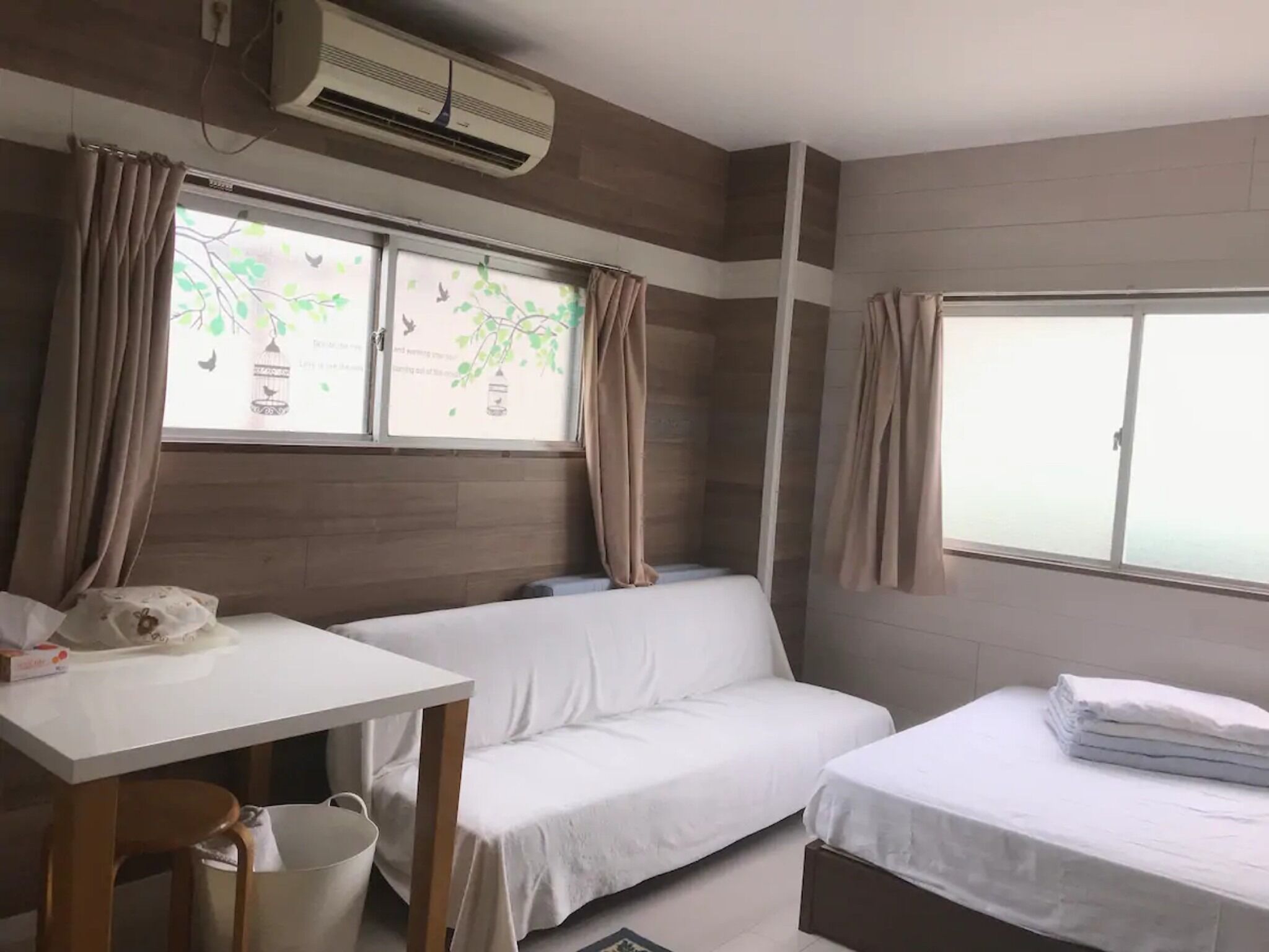 1 quarto, escrivaninha, Wi-Fi de cortesia, roupa de cama