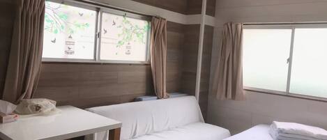 1 quarto, escrivaninha, Wi-Fi de cortesia, roupa de cama