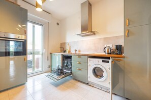 Căn hộ tiện nghi đơn giản, 2 phòng ngủ | Bếp riêng | Tủ lạnh, lò nướng, bếp nấu, dụng cụ nấu nướng/bát dĩa/dao nĩa