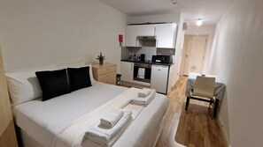 Studio | Iron/ironing board, free WiFi, bed sheets - Compact Living Cosy Studio Flat in London (London)