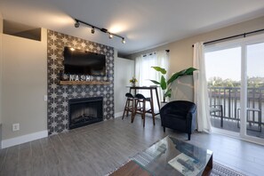 TV, fireplace, stereo, offices