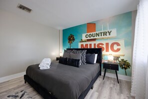 1 dormitori, escriptori, planxa i posts de planxar i wifi 