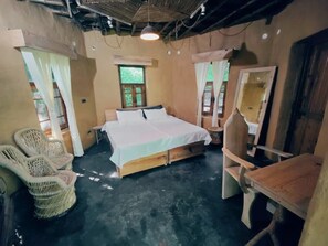 1 bedroom, desk, free WiFi, bed sheets - Riverside Cosy Mud Cottage at Bodhivan Farm Estate (Dharamshala)