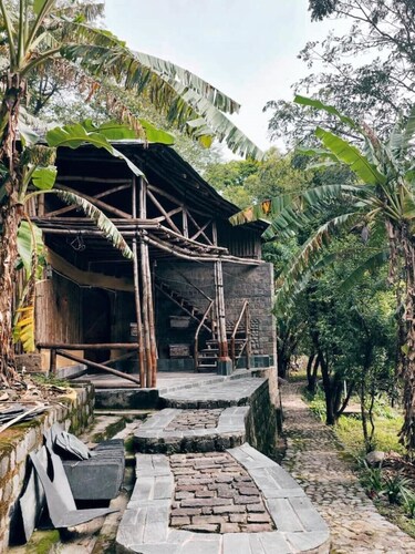 Riverside Cosy Mud Cottage at Bodhivan Farm Estate