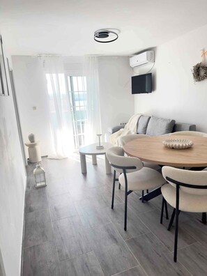 Dining - Holiday flat with terrace and sea view (Zadar - Kruševo Karin)