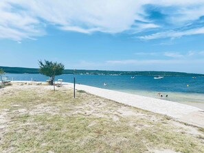 Beach nearby - Holiday flat with terrace and sea view (Zadar - Kruševo Karin)