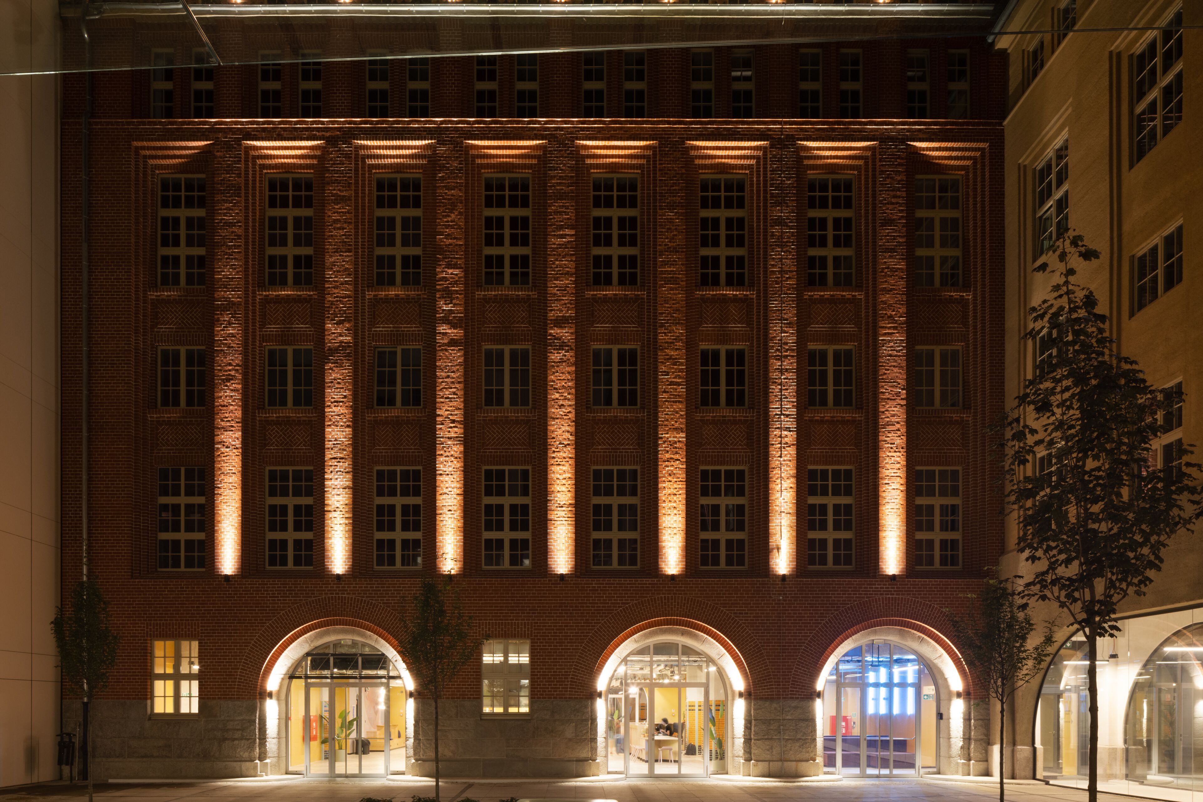 المنشأة من الخارج