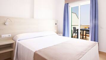 3 bedrooms, blackout curtains, iron/ironing board, free WiFi