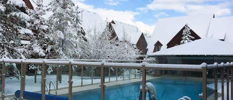 Et oppvarmet basseng