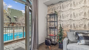 Smart TV, fireplace, video games