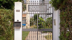 A gated entrance with a sign reading 'BRIS 1' and a mailbox.