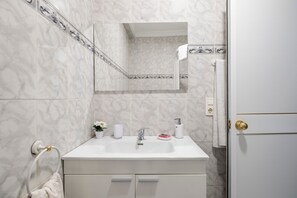 Douche, serviettes fournies