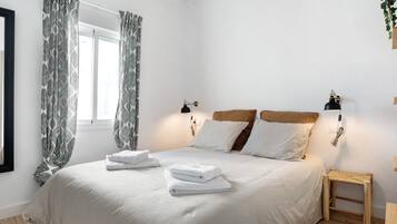 2 Schlafzimmer, BĂŒgeleisen/BĂŒgelbrett, kostenloses WLAN, BettwĂ€sche