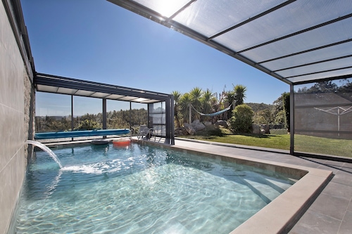 Villa 'Mila Piscina aquecida e Jacuzzi' with Mountain View, Private Pool and Wi-Fi