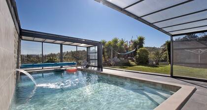 Villa 'Mila Piscina aquecida e Jacuzzi' with Mountain View, Private Pool and Wi-Fi