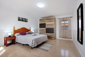 3 Schlafzimmer, Bügeleisen/Bügelbrett, kostenloses WLAN, Bettwäsche