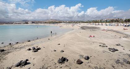 Vacation Home "Casa Cactus" with Mountain View, Private Terrace & Wi-Fi