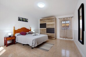 3 quartos, ferros/tábuas de passar roupa, Wi-Fi de cortesia