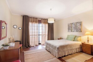 2 bedrooms, iron/ironing board, free WiFi, bed sheets - Apartment 'Montechoro' with Balcony and Wi-Fi (Albufeira)