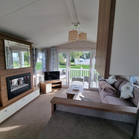 Cabin, Multiple Beds | Living area | Fireplace