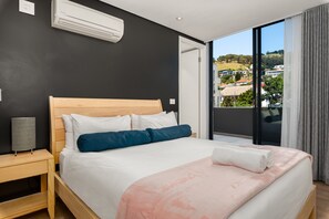 Grand Apartment | 3 bedrooms, in-room safe, laptop workspace, iron/ironing board - The Warwick 306 (Cape Town)