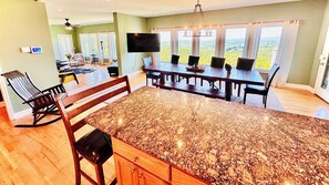 Dining - Spectacular Views-5BR-Hot Tub-Game Rm-TOP Location-dog friendly-near wineries! (Dahlonega)