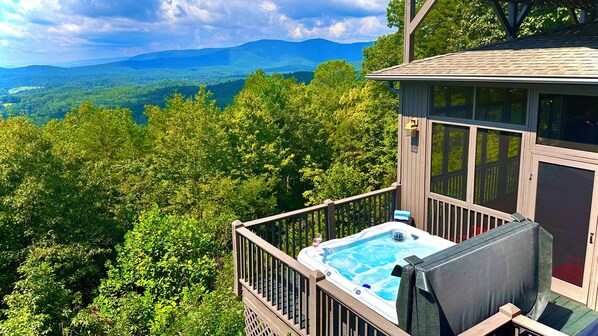 Outdoor spa tub - Spectacular Views-5BR-Hot Tub-Game Rm-TOP Location-dog friendly-near wineries! (Dahlonega)