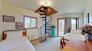 5 bedrooms, desk, iron/ironing board, free WiFi