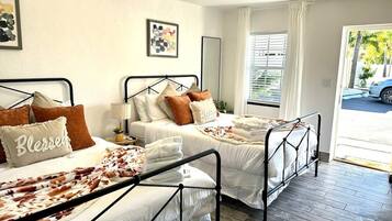 Silitysrauta/-lauta, vauvan matkasänky, ilmainen Wi-Fi, vuodevaatteet