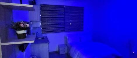 1 chambre, fer et planche à repasser, Wi-Fi, draps fournis