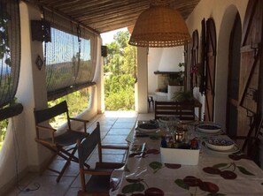 Outdoor dining