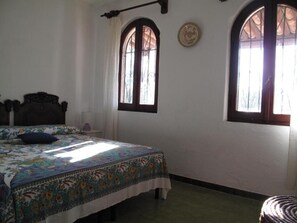 3 dormitorios, tabla de planchar con plancha, wifi gratis y ropa de cama