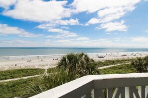 On the beach - 4th Floor Oceanfront Room Beachfront Escape (Myrtle Beach)