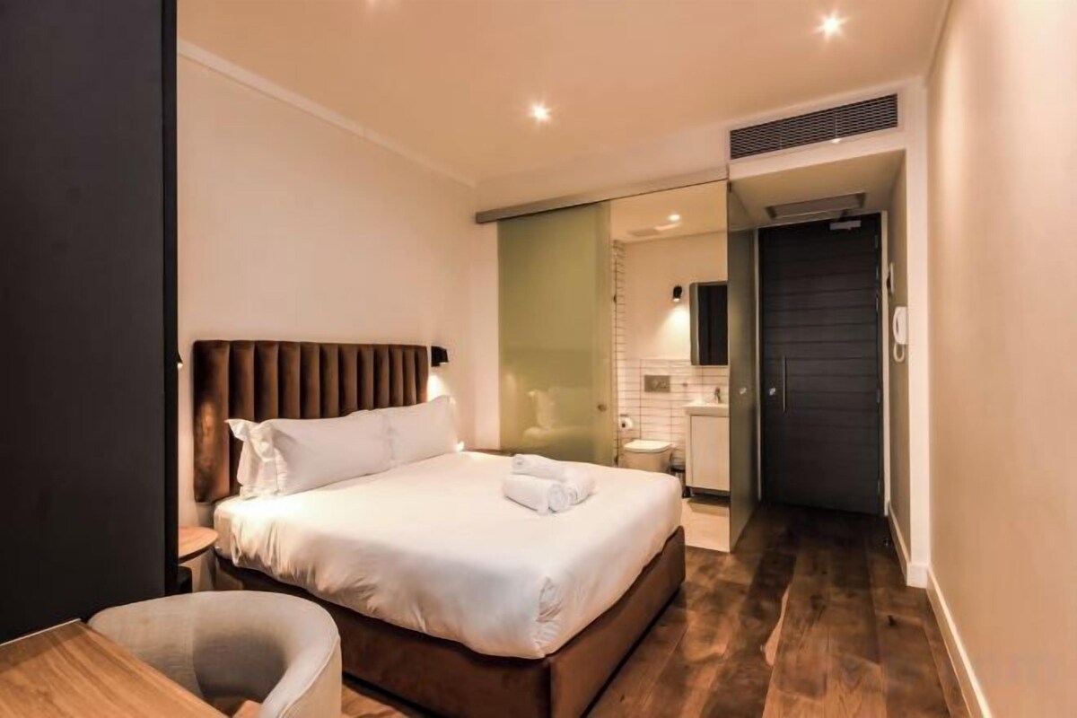 WiFi (free), bed sheets