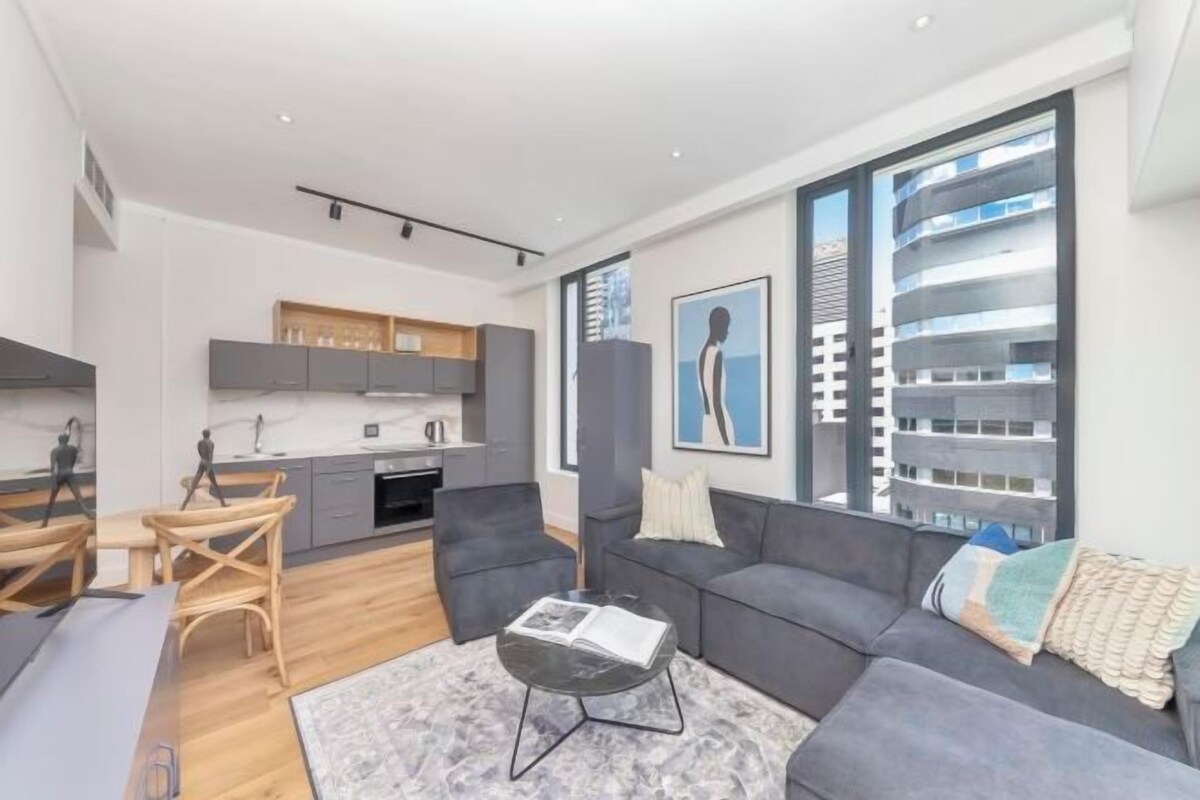 Living area | 32-inch Smart TV with satellite channels