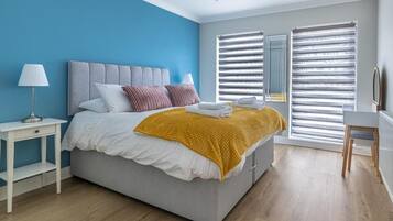 3 bedrooms, iron/ironing board, bed sheets