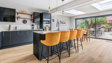 Microwave, dishwasher, electric kettle, cookware/dishes/utensils