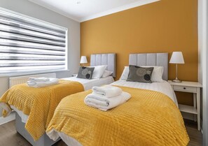 3 bedrooms, iron/ironing board, bed sheets
