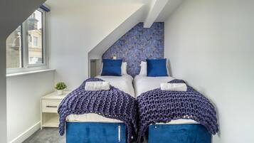 7 bedrooms, bed sheets