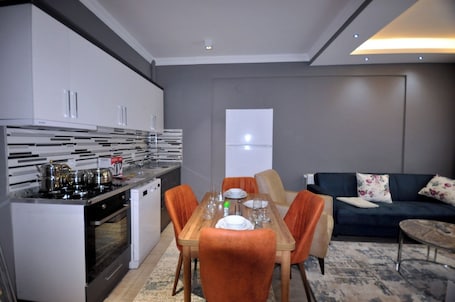 Basic Apartment | Private kitchen | Fridge, oven, stovetop, dishwasher