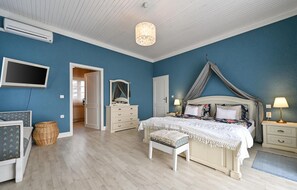 2 chambres, fer et planche à repasser, lit parapluie, Wi-Fi gratuit