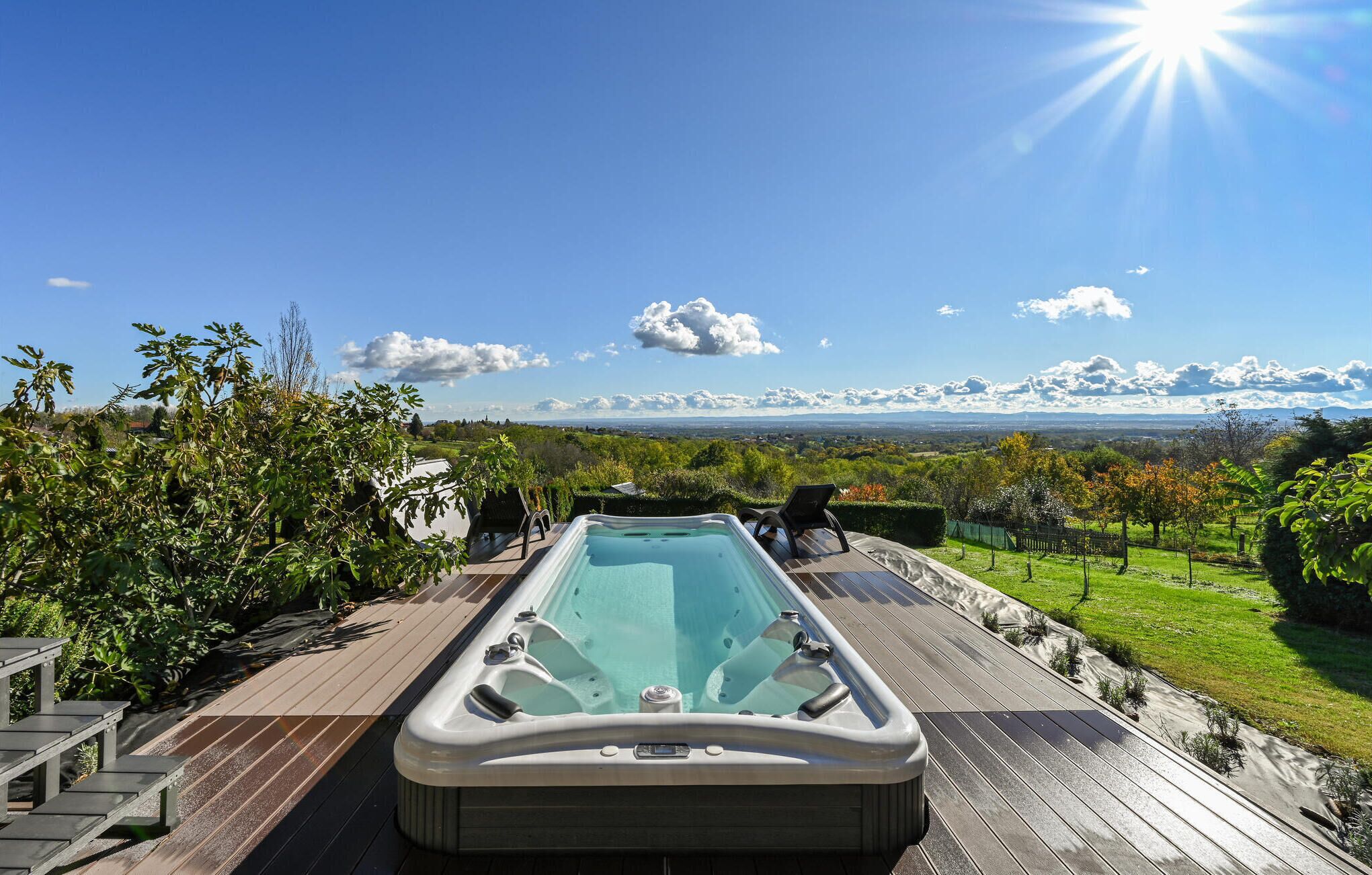 Tina de hidromasaje al aire libre