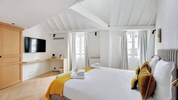 1 bedroom, iron/ironing board, travel crib, WiFi